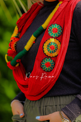 با تکه های سوزندوزی و تماما کار دست به صورت تک و یک عدد موجود میباشد