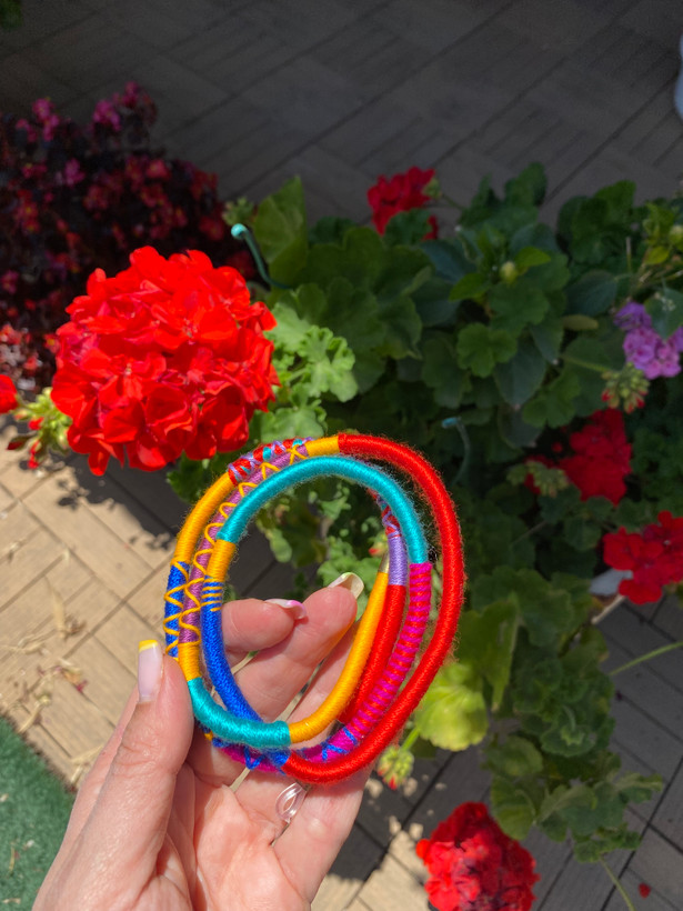 از هر رنگیکعدد موجود میباشد