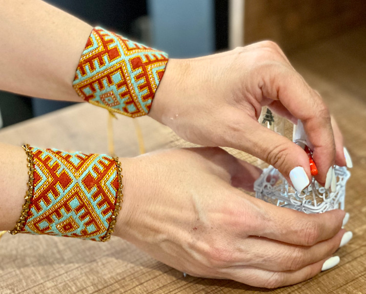 دستبند سوزندوزی دستدوز ابریشم