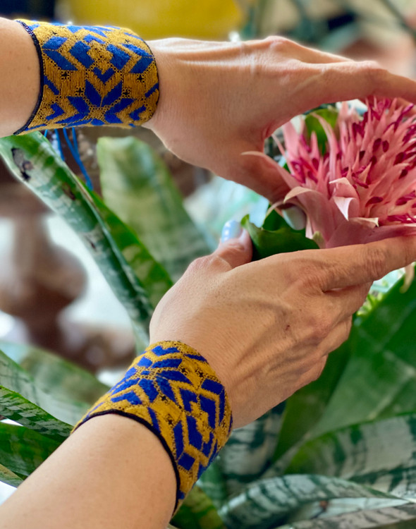 دستبند سوزندوزی دستدوز با نخ ابریشم