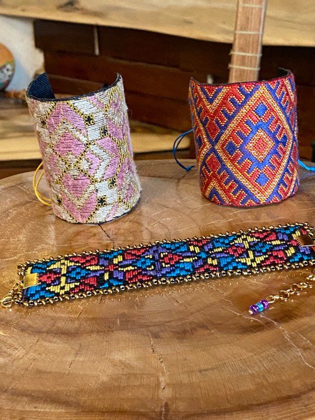 دستبند سوزندوزی دستدوز ابریشم