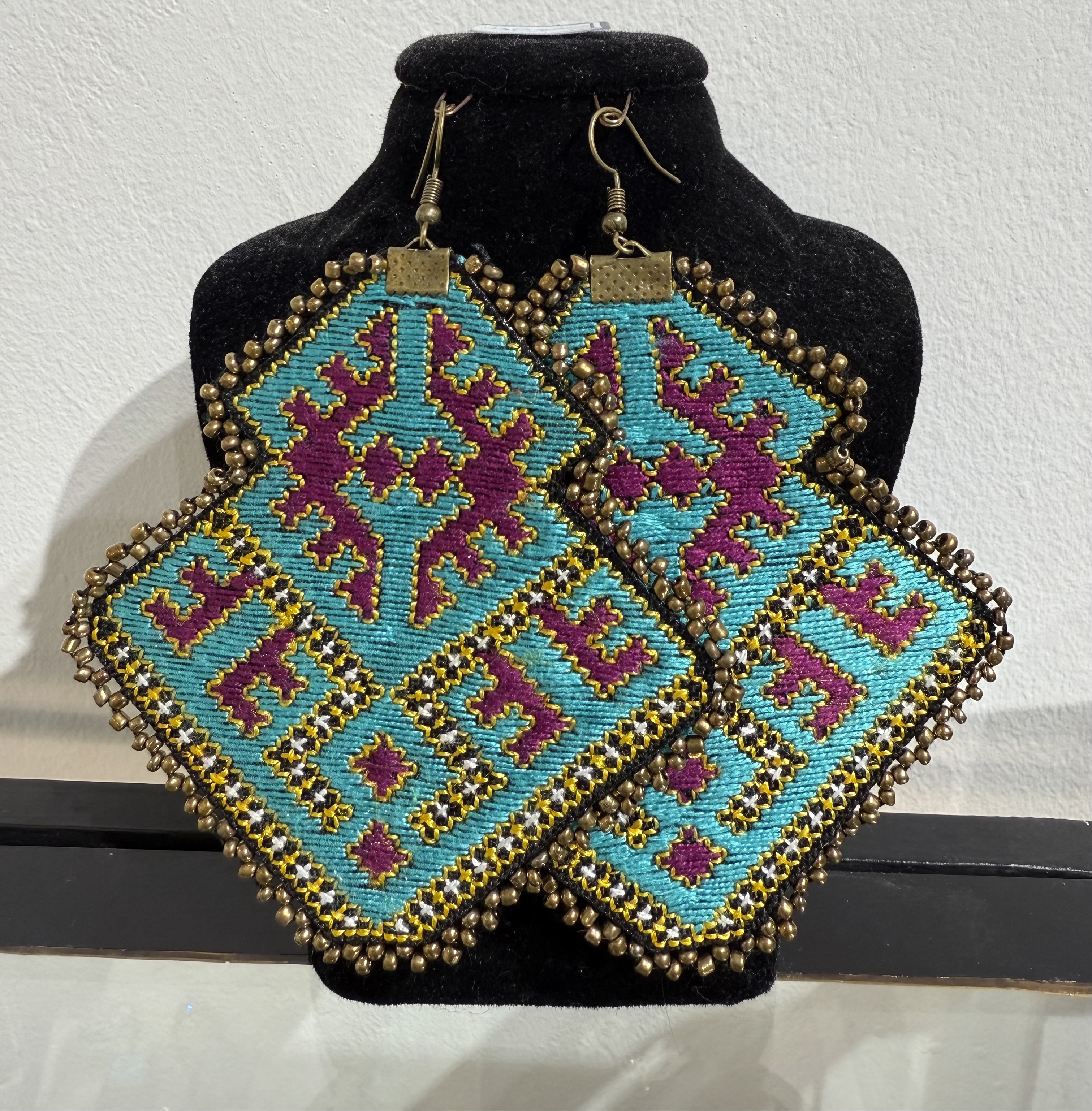 گوشواره دستساز و دستدوز سوزندوزی ابریشم