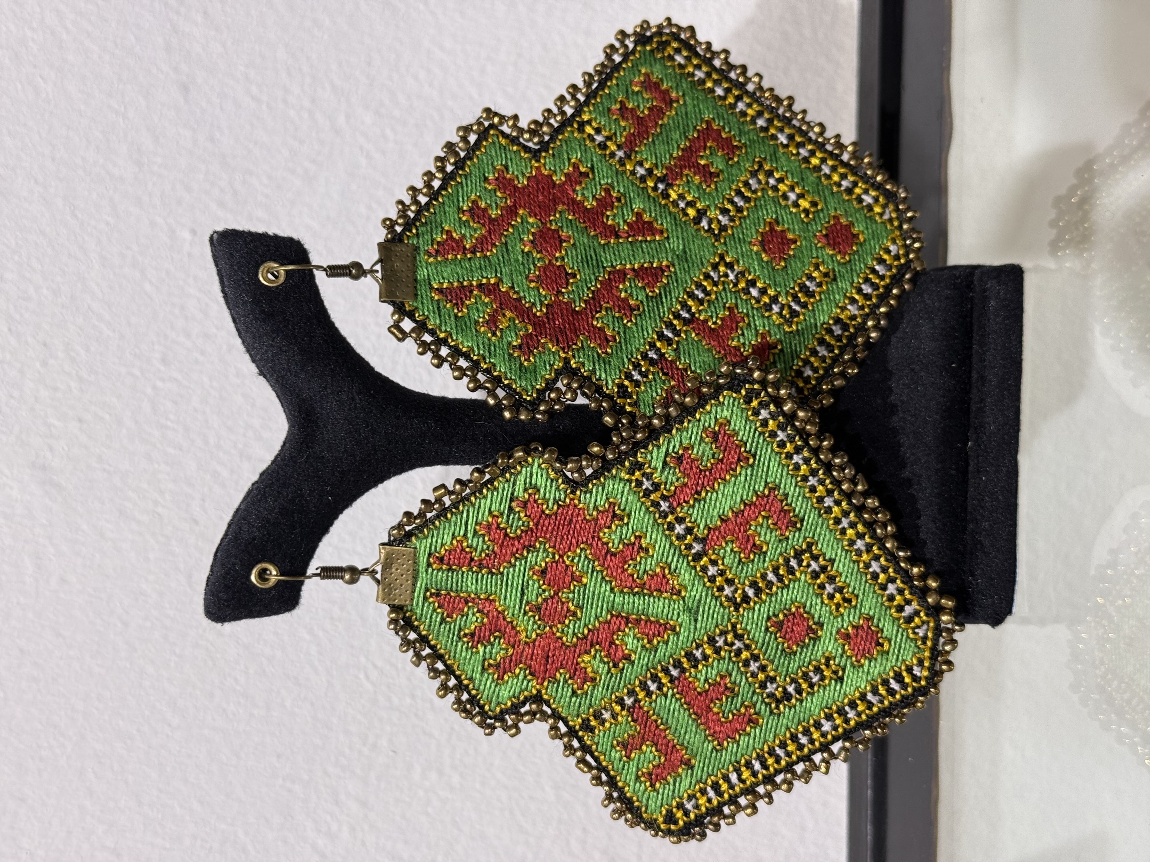 گوشواره دستساز و دستدوز سوزندوزی ابریشم